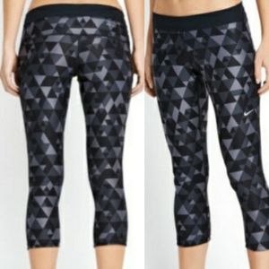 NIKE Dri Fit Cropped Legging SMALL